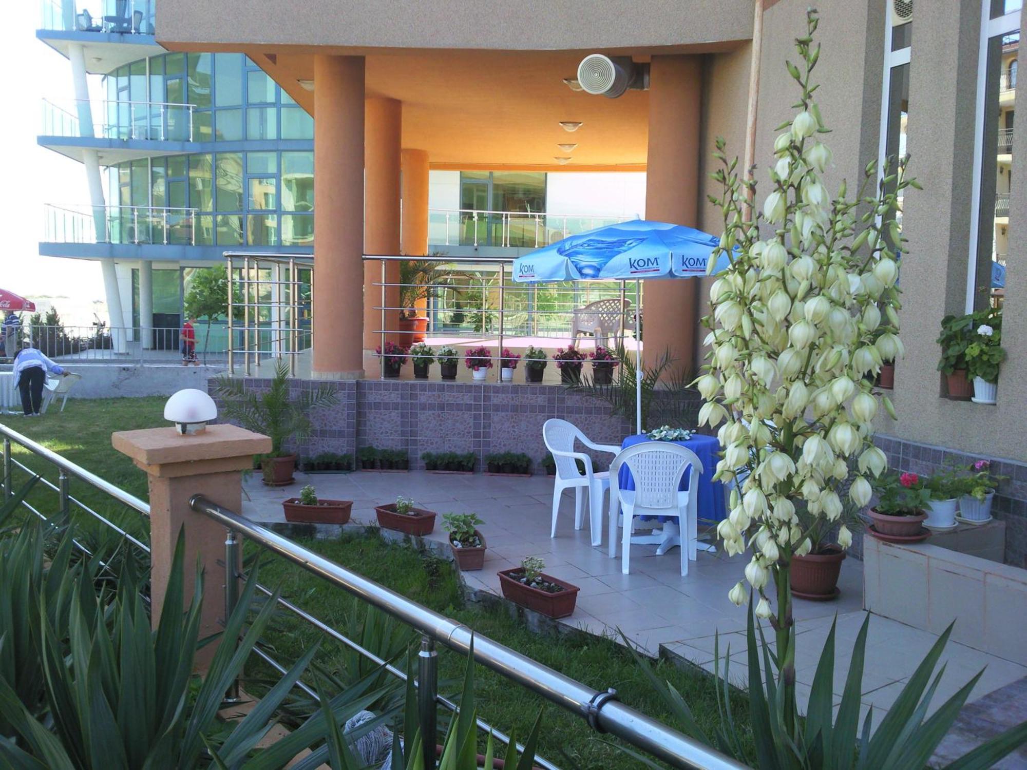Hotel Venecia Primorsko Dış mekan fotoğraf